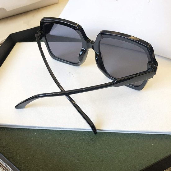 Oversized Vierkante Zonnebril - Grote Dames Zonnebril - Zonnige Dagen Bescherming - Polycarbonaat Frame - 60mm Lens Breedte - Zwart Gradient — afbeelding 2