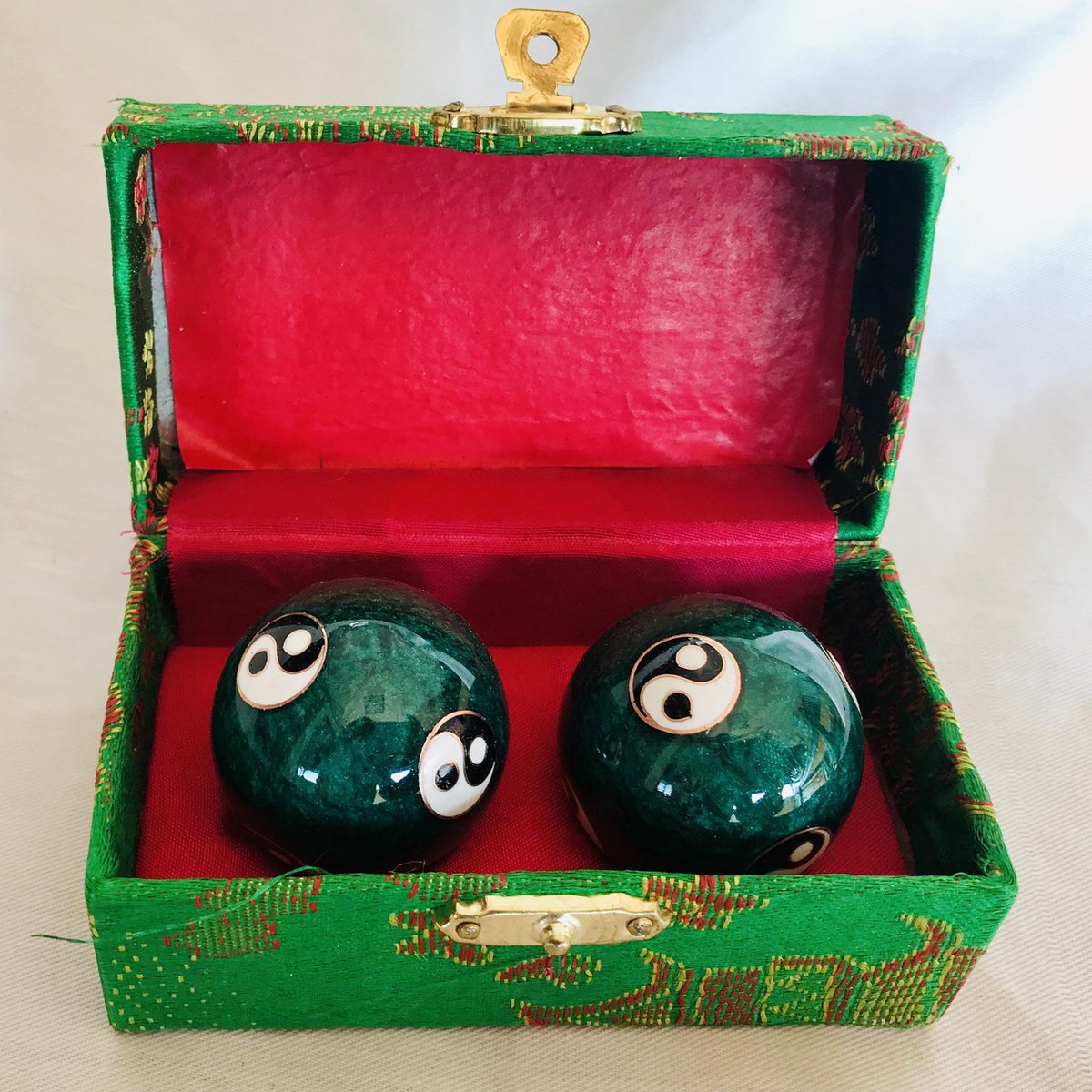 Goedkoopste Meridiaankogels met groene Yin Yang motief 3.5cm van cloisonne (een techniek van emailleren