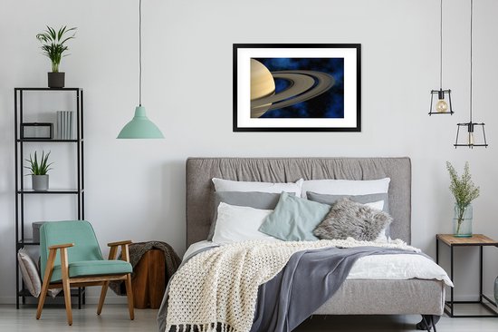 Photo encadrée - Cadre photo Saturne contre un ciel bleu foncé 90x60 cm - Affiche encadrée (Décoration murale salon / chambre)
