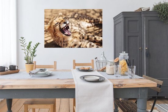 Poster Bébé guépard dans la savane papier 120x80 cm - Tirage photo sur Poster (décoration murale salon / chambre) / Poster Animaux sauvages