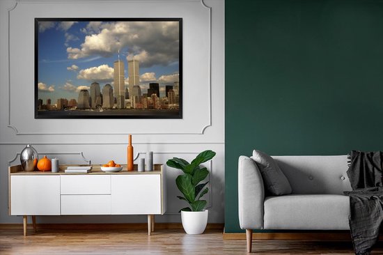 Affiche avec cadre World trade Center - Des nuages entourent le World trade center à New York - cadre photo noir - 120x80 cm - Affiche avec cadre