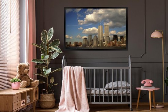 Affiche avec cadre World trade Center - Des nuages entourent le World trade center à New York - cadre photo noir - 120x80 cm - Affiche avec cadre