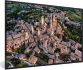 Fotolijst incl. Poster - Zonsopgang over de Toscaanse ommuurde stad in Italië - 90x60 cm - Posterlijst