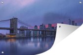 Tuindecoratie New York achter de Brooklyn Bridge - 60x40 cm - Tuinposter - Tuindoek - Buitenposter