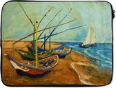 Laptophoes 15 inch 38x29 cm - Vincent van Gogh 2 - Macbook & Laptop sleeve Vissersboten op het strand - Schilderij van Vincent van Gogh - Laptop hoes met foto