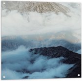 Tuinposter – Berglandschap met Mist - 80x80cm Foto op Tuinposter  (wanddecoratie voor buiten en binnen)
