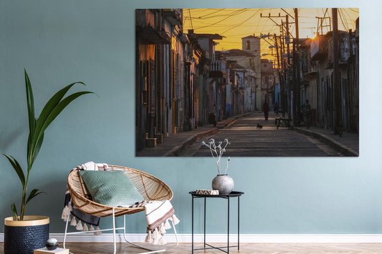 Lever de soleil sur la rue de la ville de Camaguey à Cuba, Amérique du Nord Toile 180x120 cm - Tirage photo sur toile (Décoration murale salon / chambre) XXL / Groot format!