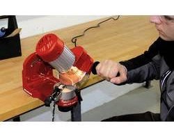 Einhell Kettingslijper GC-CS 235 E - 235 W - 3.000 t/min - Ø145x22x3,2 mm - Afstelhoek 40˚ naar links en rechts - Incl. 1x Slijpschijf