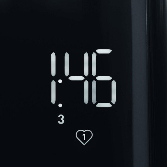 Détail de l'écran numérique sur un grille-pain noir avec l'heure '1:46' et le niveau de brunissage '3'.