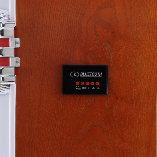 Close-up van houten zijkant van een jukebox met "BLUETOOTH" bedieningspaneel.