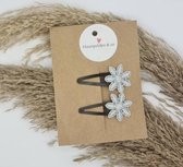 Haarspeldje Flower light grey — 3 cm zilver