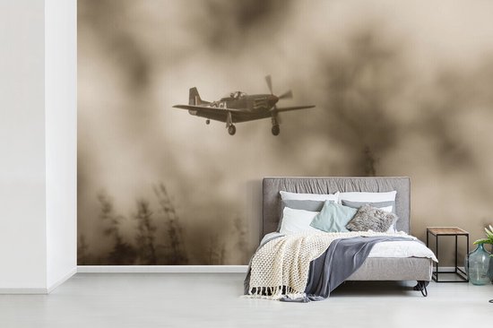 Behang - Fotobehang Spitfire bij een donkere wolkenlucht - Breedte 375 cm x  hoogte 240 cm | bol