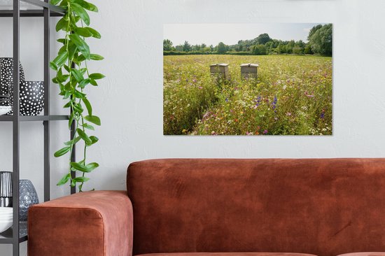 Tableau sur toile Ruche dans un champ de fleurs - 60x40 cm - Décoration murale