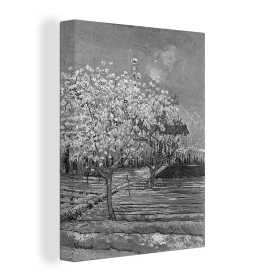 Zwart-wit schilderij van een bloeiende boomgaard met een huis, tentoongesteld op een schuine hoek.