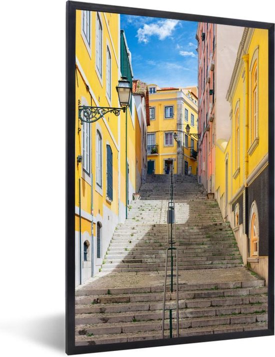 Poster met lijst Straat in de oudste wijk van Lissabon in Portugal