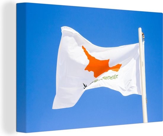 Canvas Schilderij Wapperende vlag van Cyprus met een blauwe hemel - 90x60 cm - Wanddecoratie