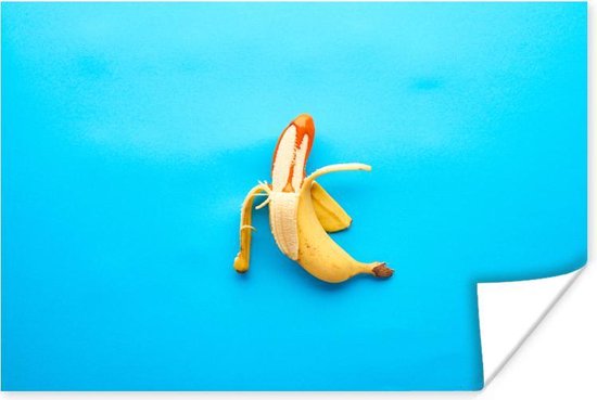 Gepelde banaan met oranje verf op de banaan Poster 30x20 cm - klein - Foto print op Poster (wanddecoratie woonkamer / slaapkamer)