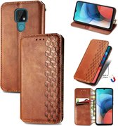 Voor Motorola MOTO E7 Cubic Grid Pressed Horizontal Flip Magnetic PU Leather Case met houder & kaartsleuven & portemonnee (bruin)