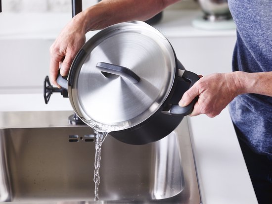 BK Flow Cool Black Pannenset 4-delig - 16/18/20cm - Zonder PFAS-vrije antikleeflaag - Pannenset inductie - RVS kookpan - Ovenbestendig tot 160°C - Met deksel - Zilver