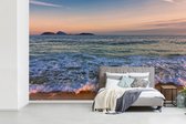 Behang - Fotobehang Zicht over de zee van het Braziliaanse strand van Ipanema - Breedte 345 cm x hoogte 220 cm