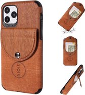 Voor iPhone 11 schokbestendig houtstructuur TPU magnetische beschermhoes met kaartsleuf (bruin)