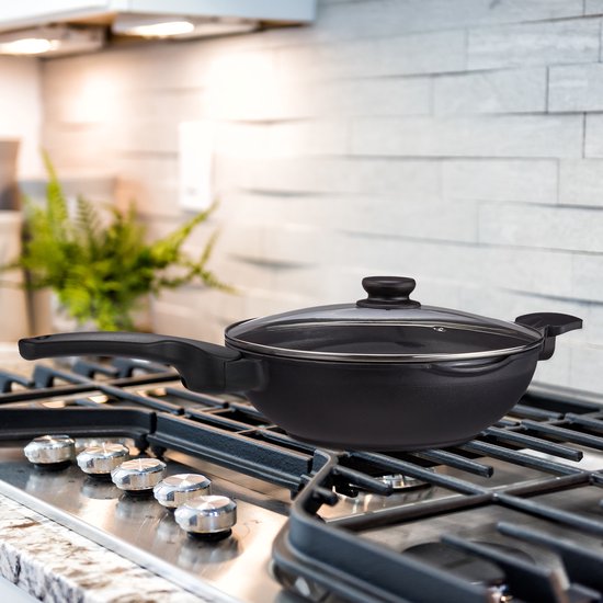 Staub Wokpan - Zwart - 4.4 liter - Geëmailleerde Anti-aanbaklaag