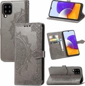 Voor Samsung Galaxy A22 4G Mandala Embossing Patroon Horizontale Flip Leren Case met Houder & Kaartsleuven & Portemonnee & Lanyard (Grijs)