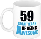 59 great years of being awesome cadeau mok / beker wit en blauw
