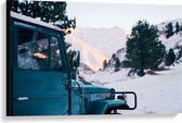 Canvas  - Truck in Sneeuwgebied - 90x60cm Foto op Canvas Schilderij (Wanddecoratie op Canvas)