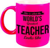 Worlds Greatest Teacher cadeau koffiemok / theebeker voor leraar / lerares neon roze 330 ml