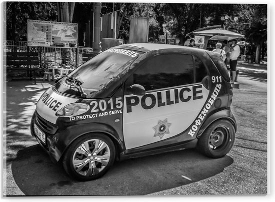Acrylglas - Kleine Politie Auto (Zwart Wit) - 40x30cm Foto op Acrylglas (Wanddecoratie op Acrylglas)