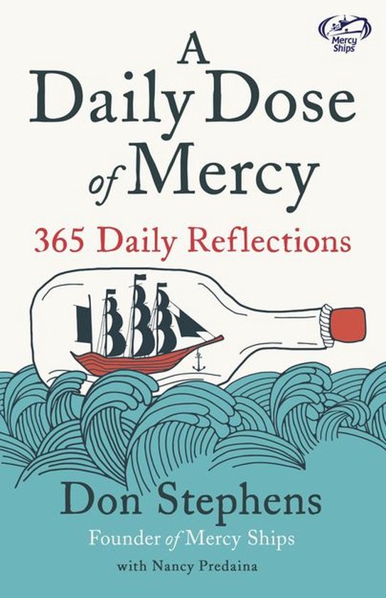 Boek "A Daily Dose of Mercy" met zeilschip in een fles op golven. "365 Daily Reflections"