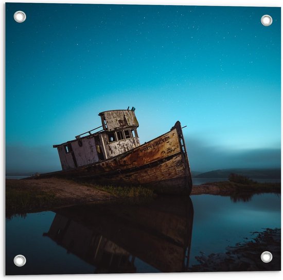 Foto: Tuinposter oud verroest schip tegen de avond 50x50cm foto op tuinposter wanddecoratie voor buiten en binnen 