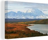 Canvas Schilderij De Amerikaanse Denaliberg en de Wonder Lake bij zonsopgang in Alaska - 60x40 cm - Wanddecoratie