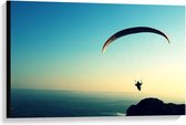 Canvas  - Paragliden boven de Zee - 90x60cm Foto op Canvas Schilderij (Wanddecoratie op Canvas)