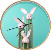 SoManyClocks - Klok Paashaas Ø 30 cm - Paashaas decoratie op cactussen - Modern - Houtkleurige wandklok met foto