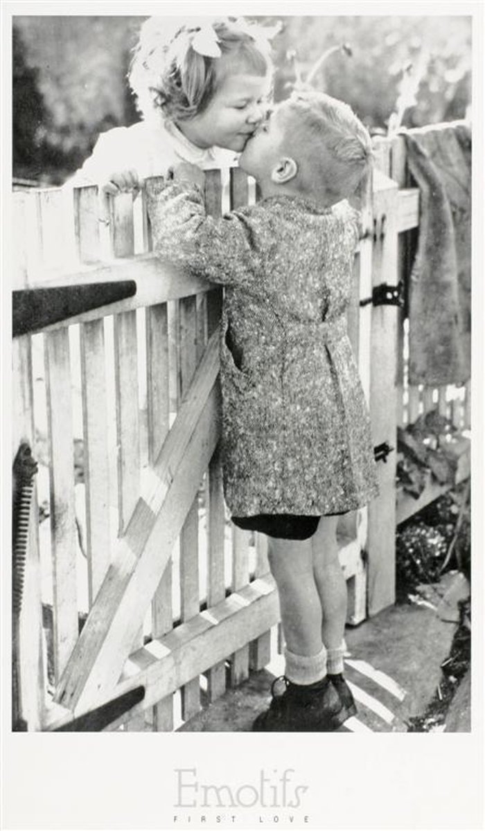 Catch Projecten Poster - Love Thy Neighbour - Bettmann Archive - Zwart/Wit - Fotografie - Jaren 80
