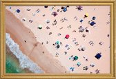 JUNIQE - Poster met houten lijst Strand van bovenaf -60x90 /Ivoor