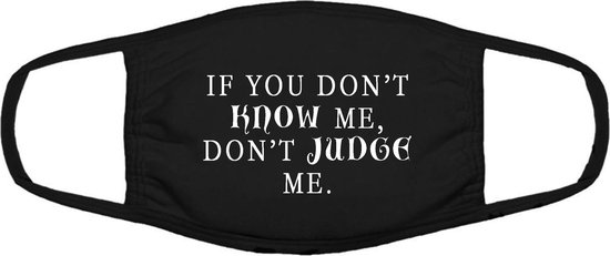 If you dont know me, dont judge me mondkapje | als je mij niet kent, mij niet veroordelen | gezeik | vooroordelen | grappig | gezichtsmasker | bescherming | bedrukt | logo | Zwart mondmasker van katoen, uitwasbaar & herbruikbaar. Geschikt voor OV