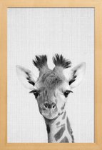 JUNIQE - Poster in houten lijst Giraffe - monochrome foto -30x45