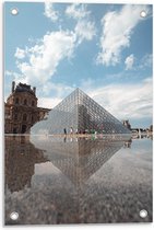 Tuinposter – Louvre in Parijs - 40x60cm Foto op Tuinposter  (wanddecoratie voor buiten en binnen)