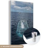 MuchoWow® Glasschilderij 20x30 cm - Schilderij acrylglas - Een duikende onderzeeboot in de oceaan - Foto op glas - Schilderijen