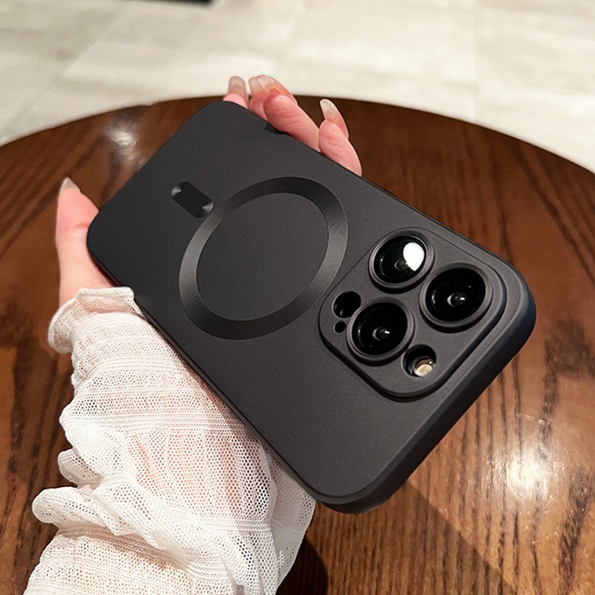 Shockproof Hoesje Zwart - Geschikt voor iPhone 14 Pro Max - Met Magneetring en Camera Protectors - Super Stevige Ultra TPU Case - Siliconen Soft Touch - Magneet Compatible