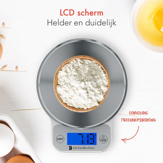 RVS keukenweegschaal met een kom vol meel en een helder blauw LCD scherm waarop 7.13 wordt weergegeven.