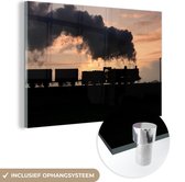 MuchoWow® Glasschilderij 90x60 cm - Schilderij acrylglas - Een stoomlocomotief bij zonsondergang - Foto op glas - Schilderijen