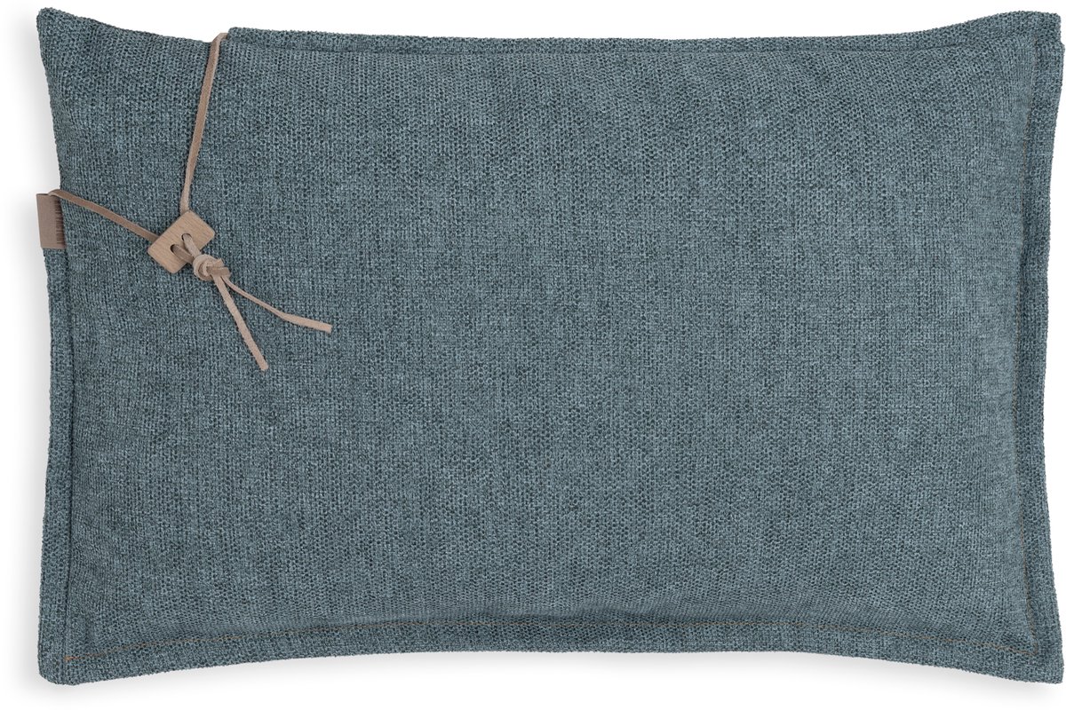 Knit Factory Imre Sierkussen - Rechthoekig kussen - Kussen woonkamer - Bank kussen - Decoratie kussen - Jeans - 60x40 cm - Kussenhoes inclusief kussenvulling
