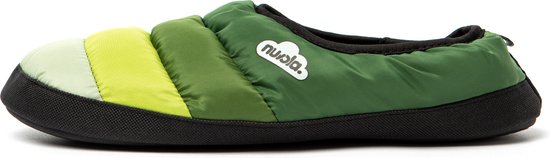 Pantoufle verte avec dégradé de vert clair à vert foncé.