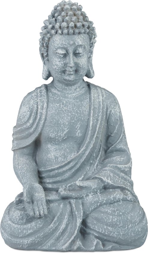 Grijs Boeddhabeeldje zittend in meditatiehouding, met gedetailleerd gewaad.