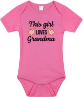 This girl loves grandma tekst baby rompertje roze meisjes - Cadeau oma 68 (4-6 maanden)