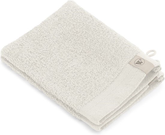Opgevouwen beige washandje van badstof met een Walra merklabel en ophanglus.